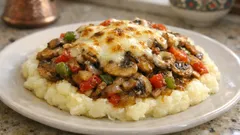 Fırında kaşarlı patates püresi üstü mantar sote: tek kapta doyurucu ana yemek