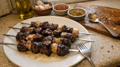 Yumuşacık kuzu ciğer şiş tarifi: kuyruk yağıyla mangal tadında