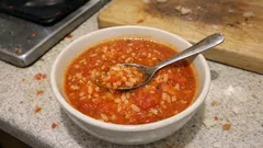 Tek tencerede pirinçli domates yemeği: hafif, sulu ve tam ev usulü