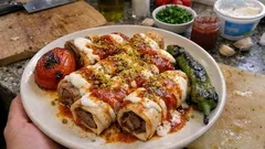 Evde lokanta usulü Beyti kebabı: yoğurt ve salçalı sosla tam kıvamında