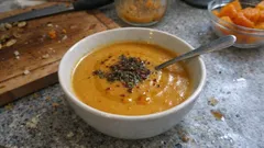 Kremsi Bal Kabağı Çorbası: Sütle İpeksi Kıvam, Baharatlarla Dengeli Tat